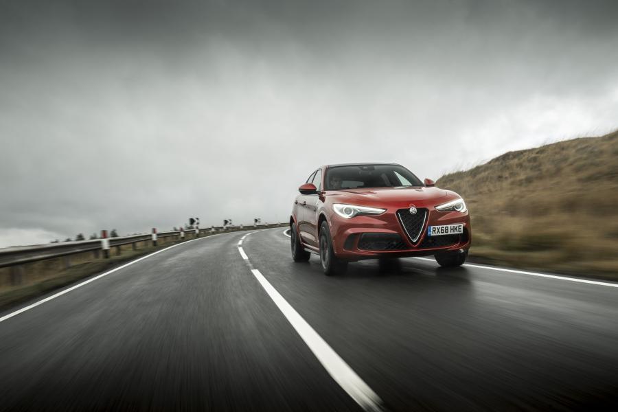  Alfa Romeo Stelvio Quadrifoglio (949) 2018 года  (UK) (фото 15 из 59)